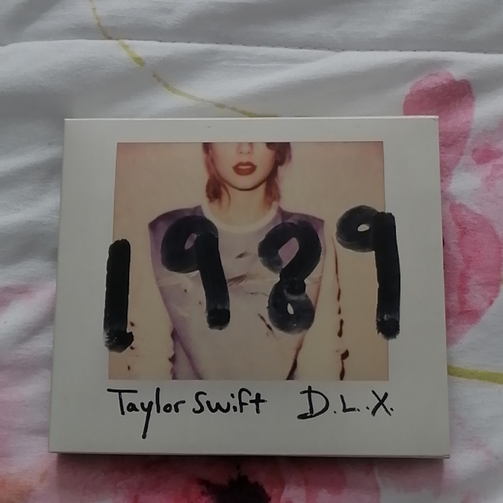 Taylor swift deluxe album 1989